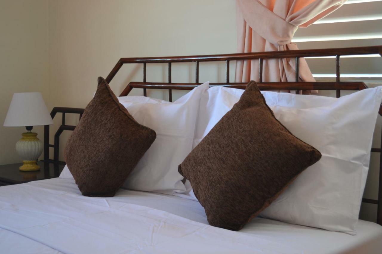 13 Sandy Beach Mackenzie Larnaca Ngoại thất bức ảnh